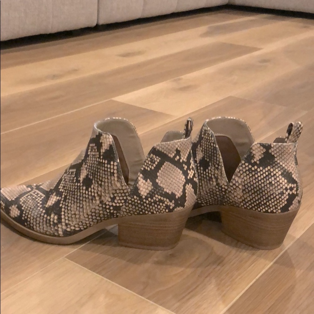 Snake Print 🐍 Booties - Picture 7 of 7